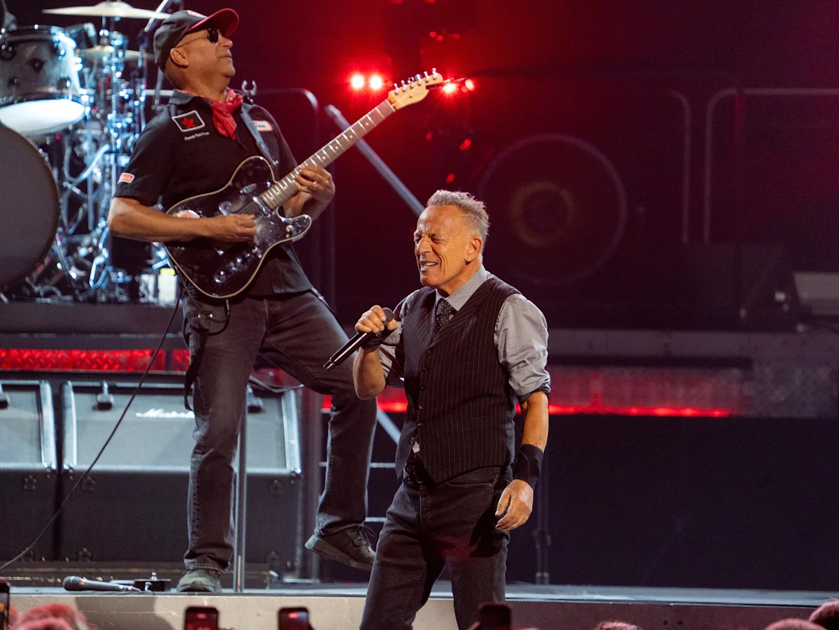 Flyers, 76ers playoff success forces Springsteen concert postponement