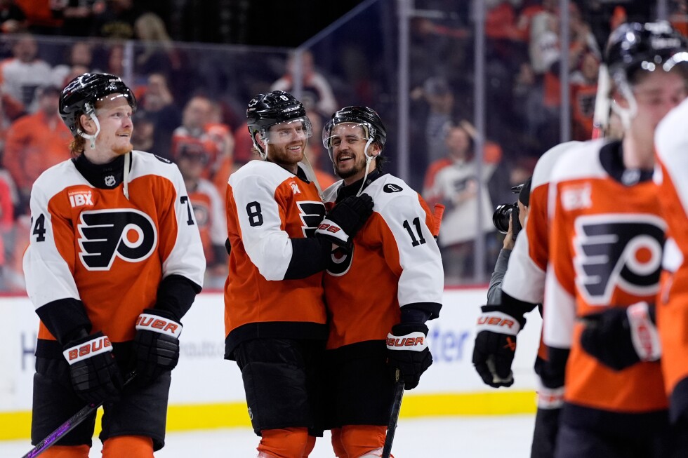Cam York has stick returned to him from happy Flyers fan