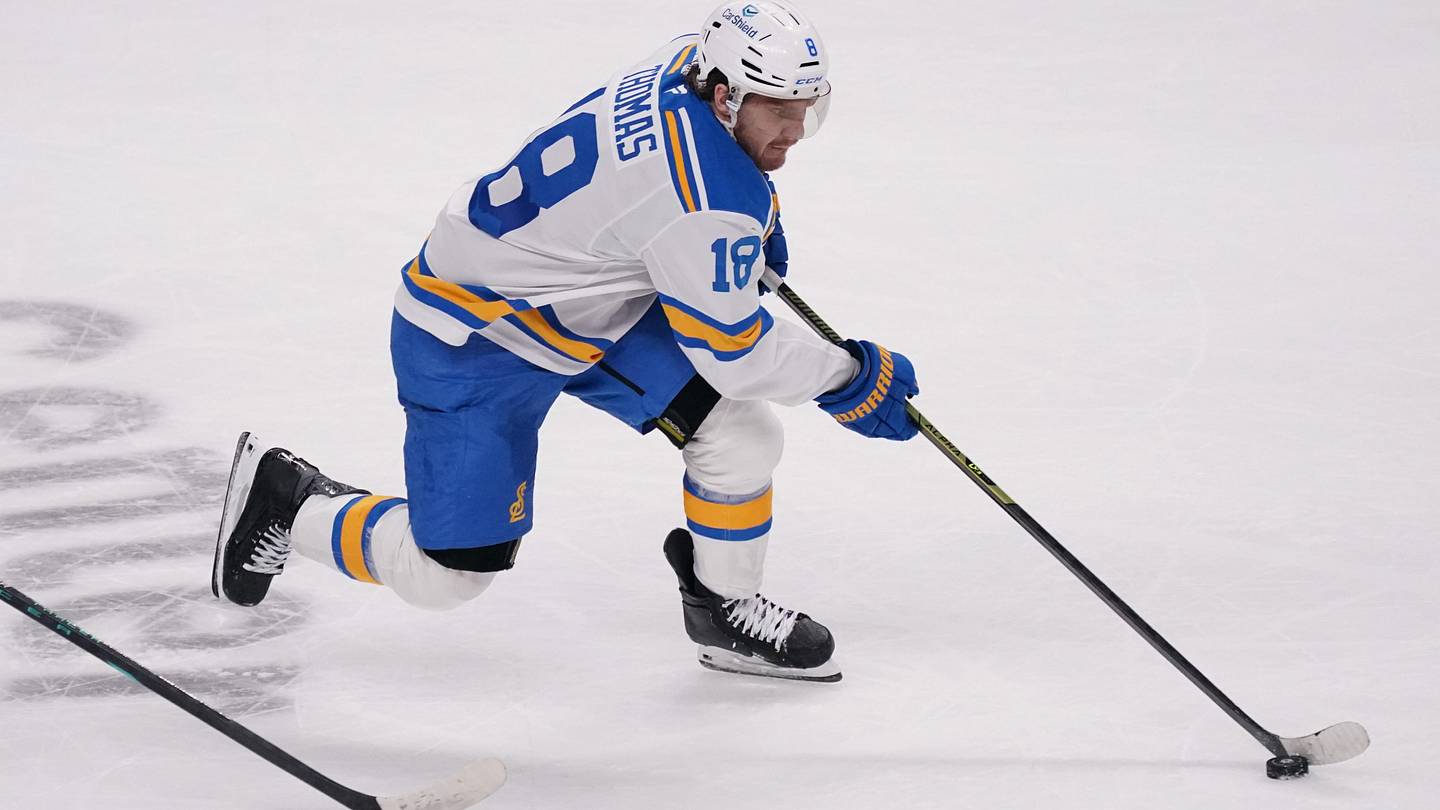 Mar 30, 2026; San Jose, California, USA;  St. Louis Blues center Robert Thomas (18) controls the puck against the San Jose Sharks in the third period at SAP Center at San Jose. Mandatory Credit: David Gonzales-Imagn Images