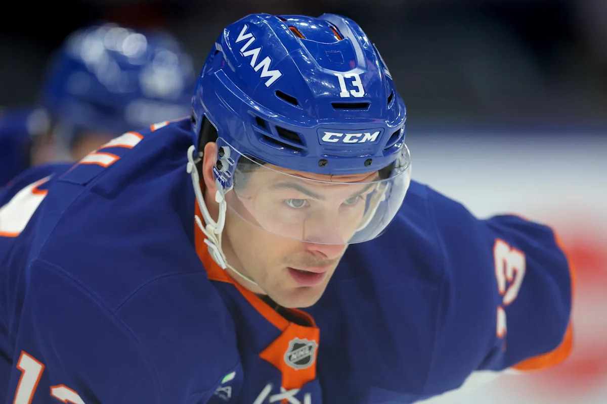 Blackhawks Have Trade Target To Consider In Islanders Star Forward