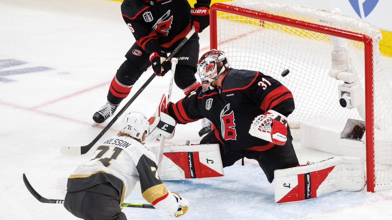 Hertl's goal lifts Golden Knights past Hurricanes 5-4 to open Stanley Cup Final