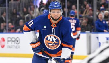Islanders extend contract of Laurel Hollow's Marshall Warren