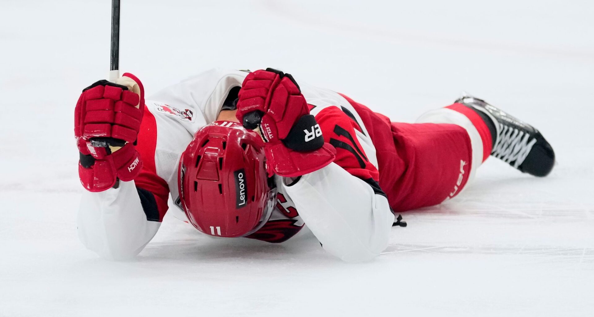 Staal's acrobatic backhand shot gives Hurricanes win over Golden Knights, ties Stanley Cup Final