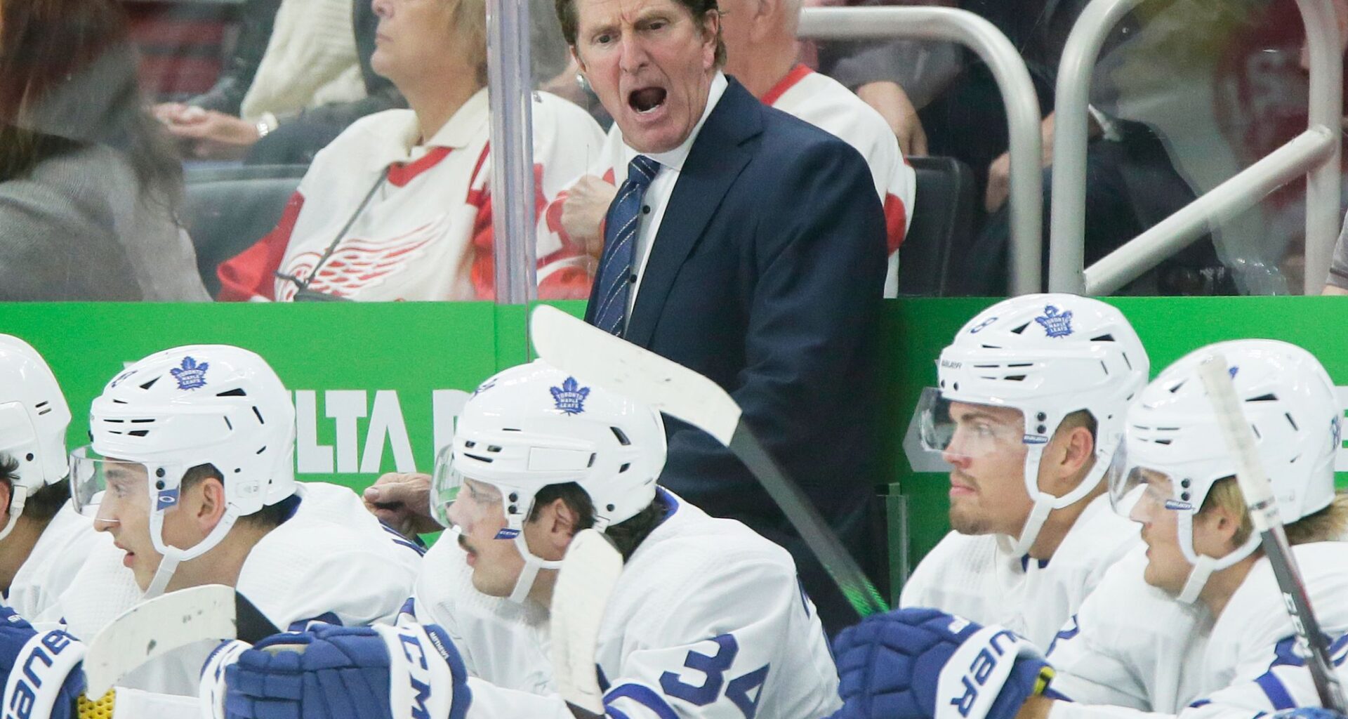 Players' union asks NHL for a Mike Babcock investigation if Oilers want to hire him, AP sources say