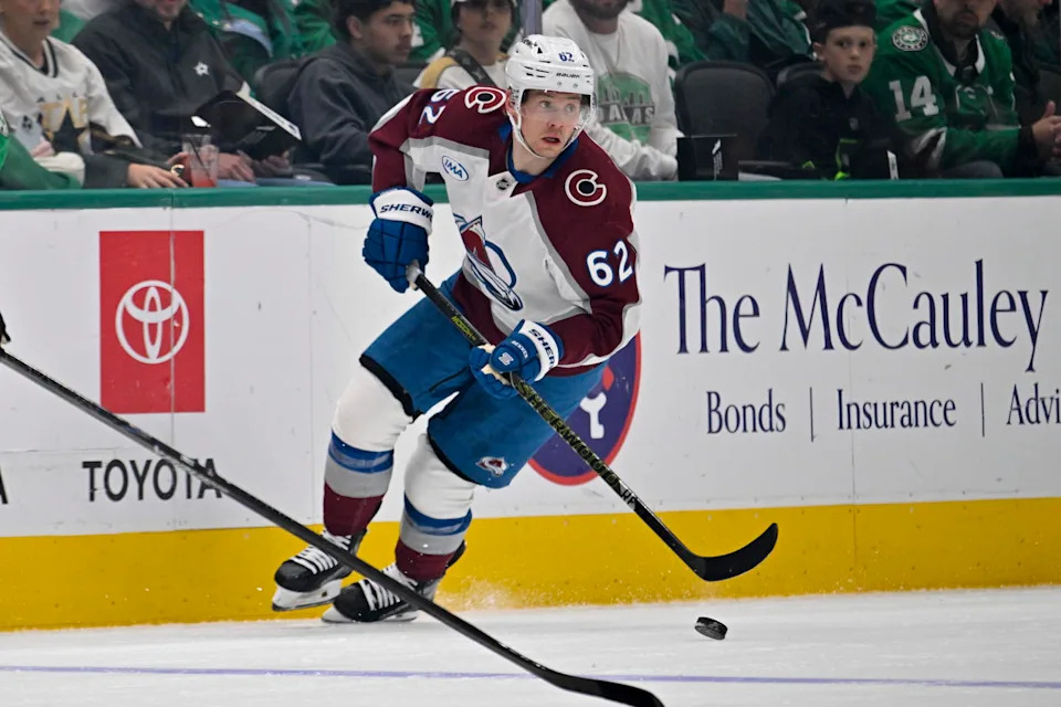 Lehkonen looking for an open man in a game against the Dallas Stars. Credit: Jerome Miron