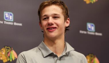 Blackhawks draft picks Villeneuve, Roobroeck arrive in Chicago