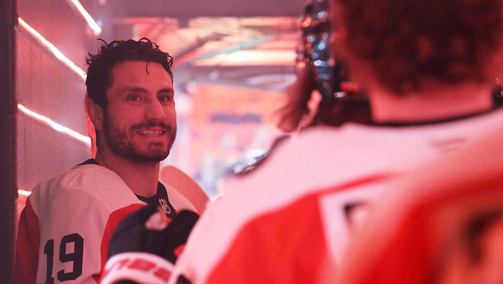 Panthers acquire gritty winger Garnet Hathaway in a trade with the Flyers
