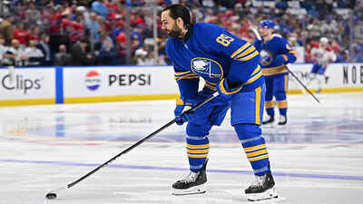 Alex Tuch free agency NHL trade rumors connect Chicago Blackhawks amid Buffalo Sabres contract uncertainty