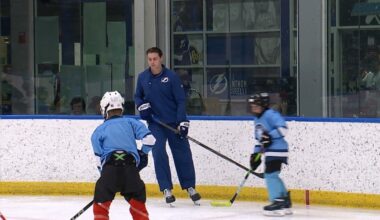 Emil Lilleberg makes surprise visit to Lightning youth hockey camp