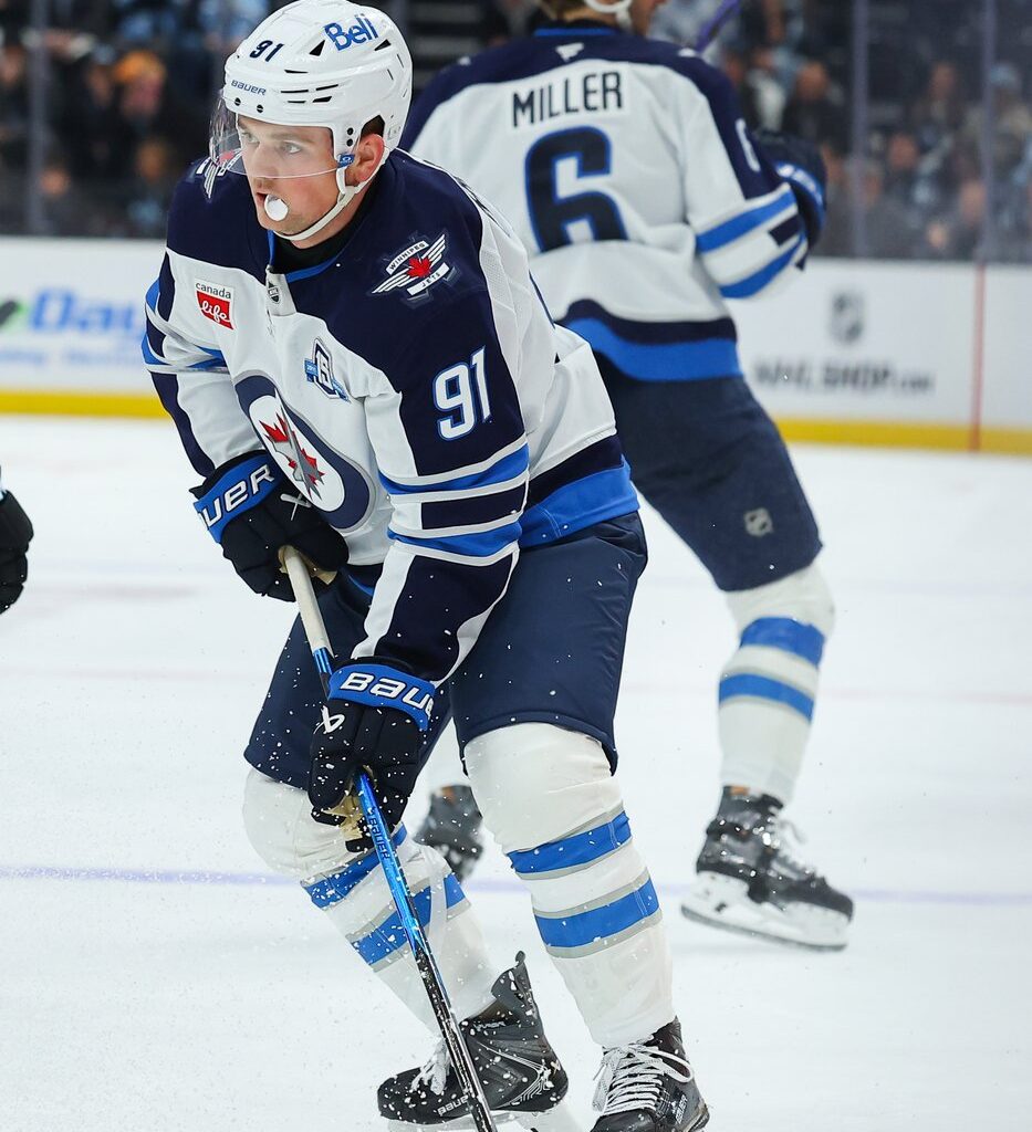 Jets re-sign Cole Perfetti to five-year contract worth $30 million | NanaimoNewsNOW