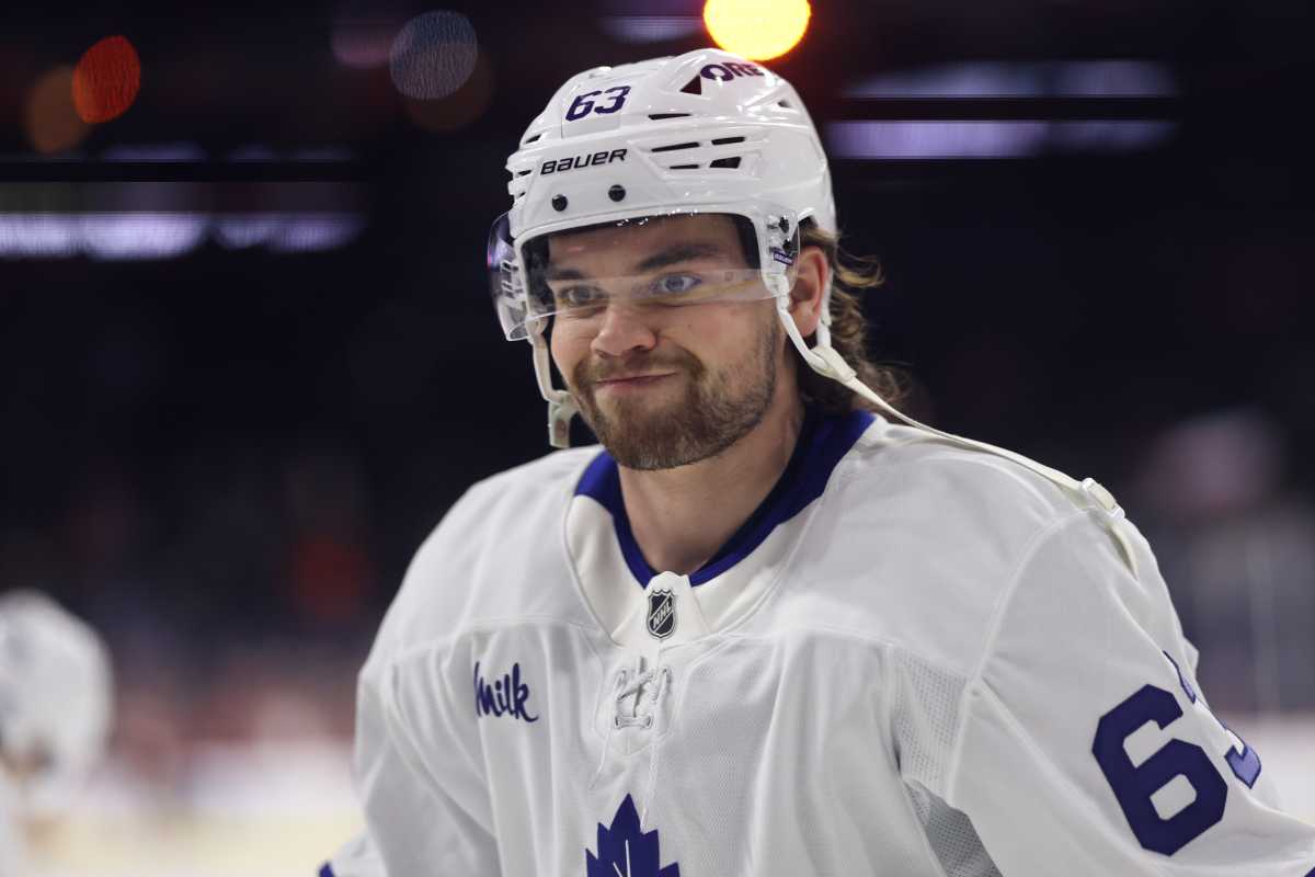 Mattias Maccelli Islanders sign