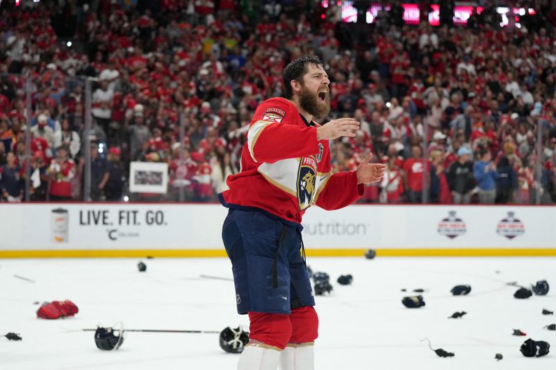 Reports: Ducks sign newly acquired F A.J. Greer to 4-year deal