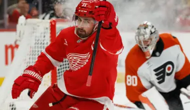 Dylan Larkin's standoff could hand the Maple Leafs an Atlantic advantage