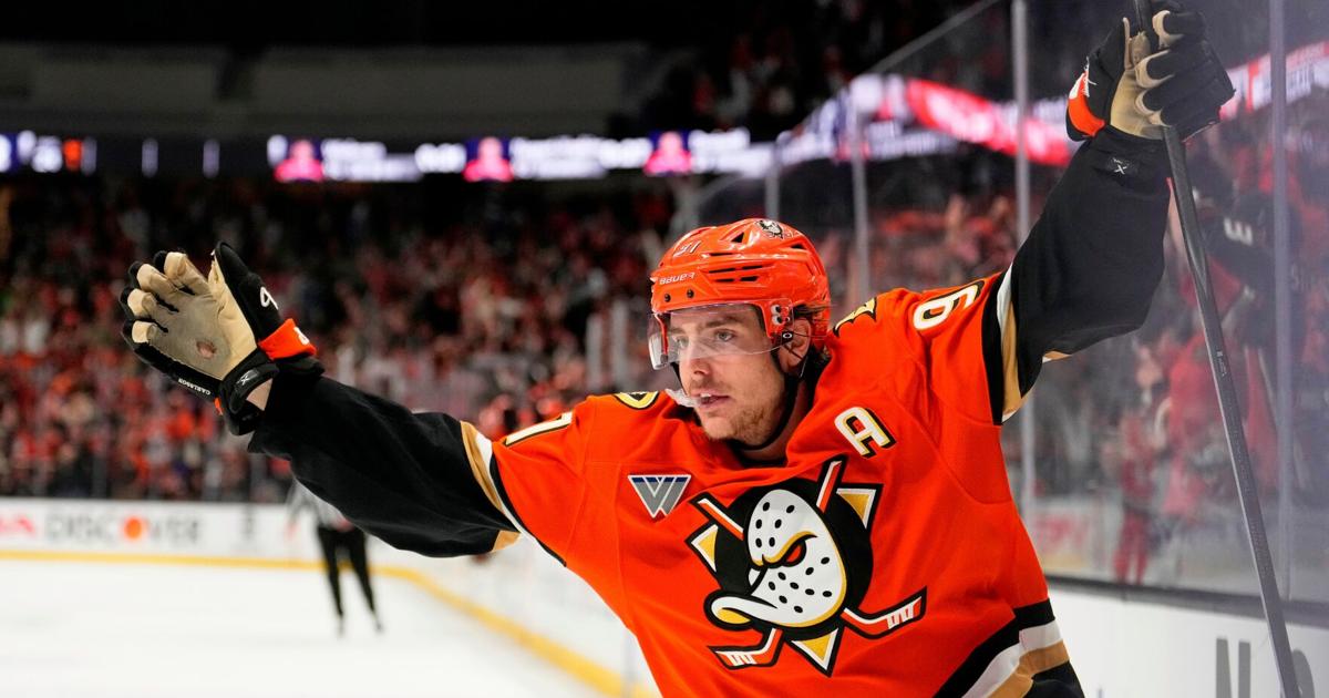 Anaheim Ducks keep Leo Carlsson, matching Flyers' $90 million offer sheet for young center | National Sports