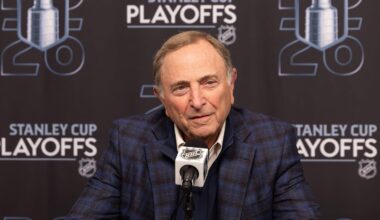 Bettman: NHL feeling no pressure to reach rights deal before NFL