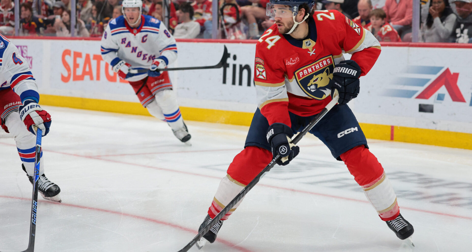 Avalanche Add Forwards Vinnie Hinostroza, Adam Beckman On Two-Year Deals