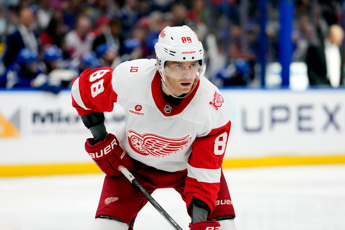 Patrick Kane still available two days into free agency; Canadiens extend Dobes