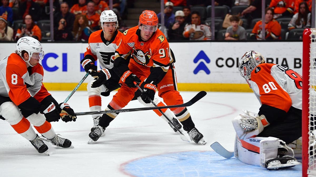 Leo Carlsson against Flyers