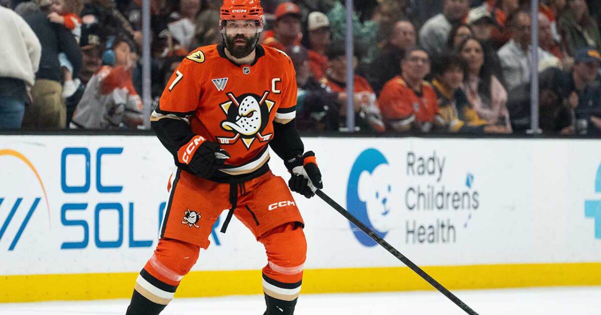 Panthers add veteran defenseman, re-sign 3 players