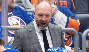 Apr 12, 2026; Elmont, New York, USA; New York Islanders head coach Peter DeBoer speaks to his team prior to their game against the Montréal Canadiens at UBS Arena. Mandatory Credit: Alexander Wohl-Imagn Images
