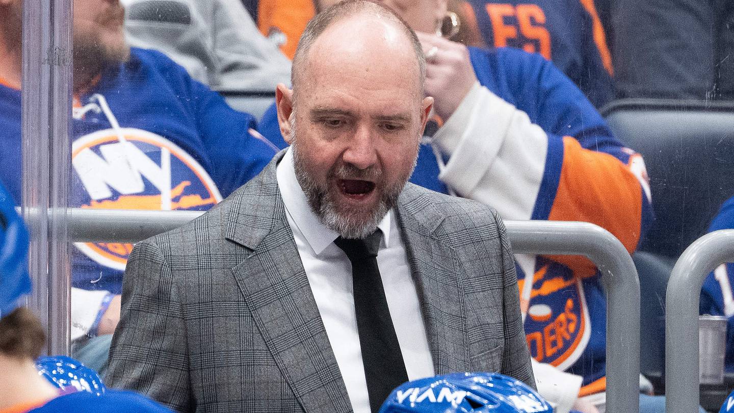 Apr 12, 2026; Elmont, New York, USA; New York Islanders head coach Peter DeBoer speaks to his team prior to their game against the Montréal Canadiens at UBS Arena. Mandatory Credit: Alexander Wohl-Imagn Images