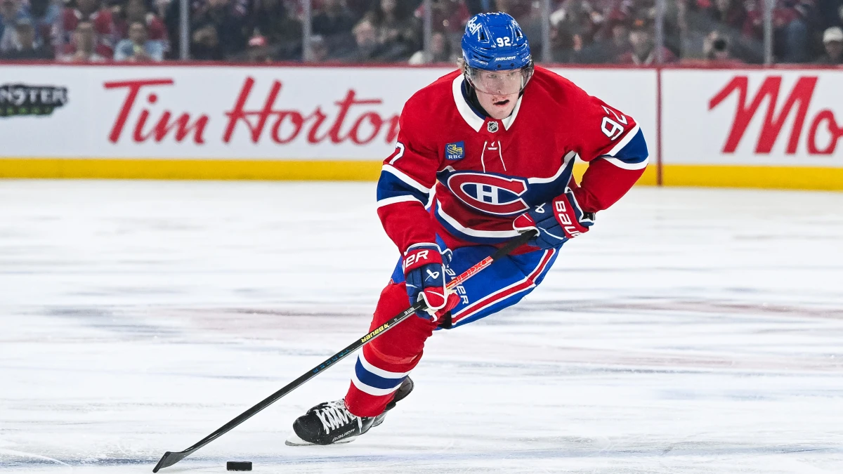 Montreal Canadiens right wing Patrik Laine (92) plays the puck against the Colorado Avalanche in the first period at Bell Centre.