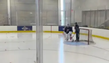 Photo of Montreal Canadiens goalie Jacob Fowler training with Mike Ayers.