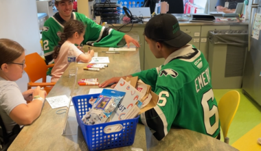 UND hockey players stop by Sanford Children's to lift spirits | Local & Regional News