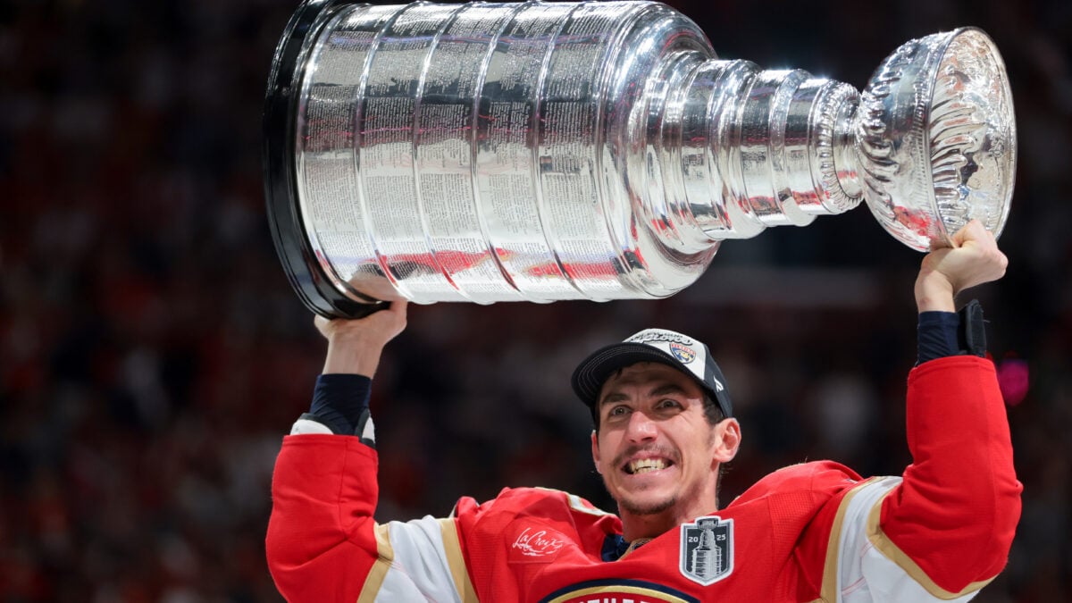 Tomas Nosek Moves on from Florida Panthers, Signs in Czechia