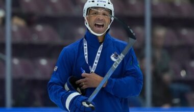 Canucks’ Malhotra opens first camp as head coach, gets in trenches with players