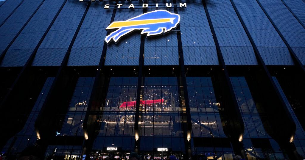 Ruff, Sabres players take in the new Highmark Stadium | Sports