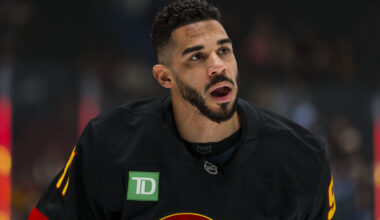 NHL: New York Islanders at Vancouver Canucks