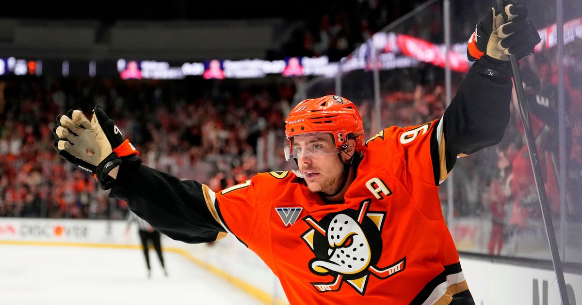 Top hockey players are cashing in on rising NHL revenues after a summer spending spree :: WRAL.com