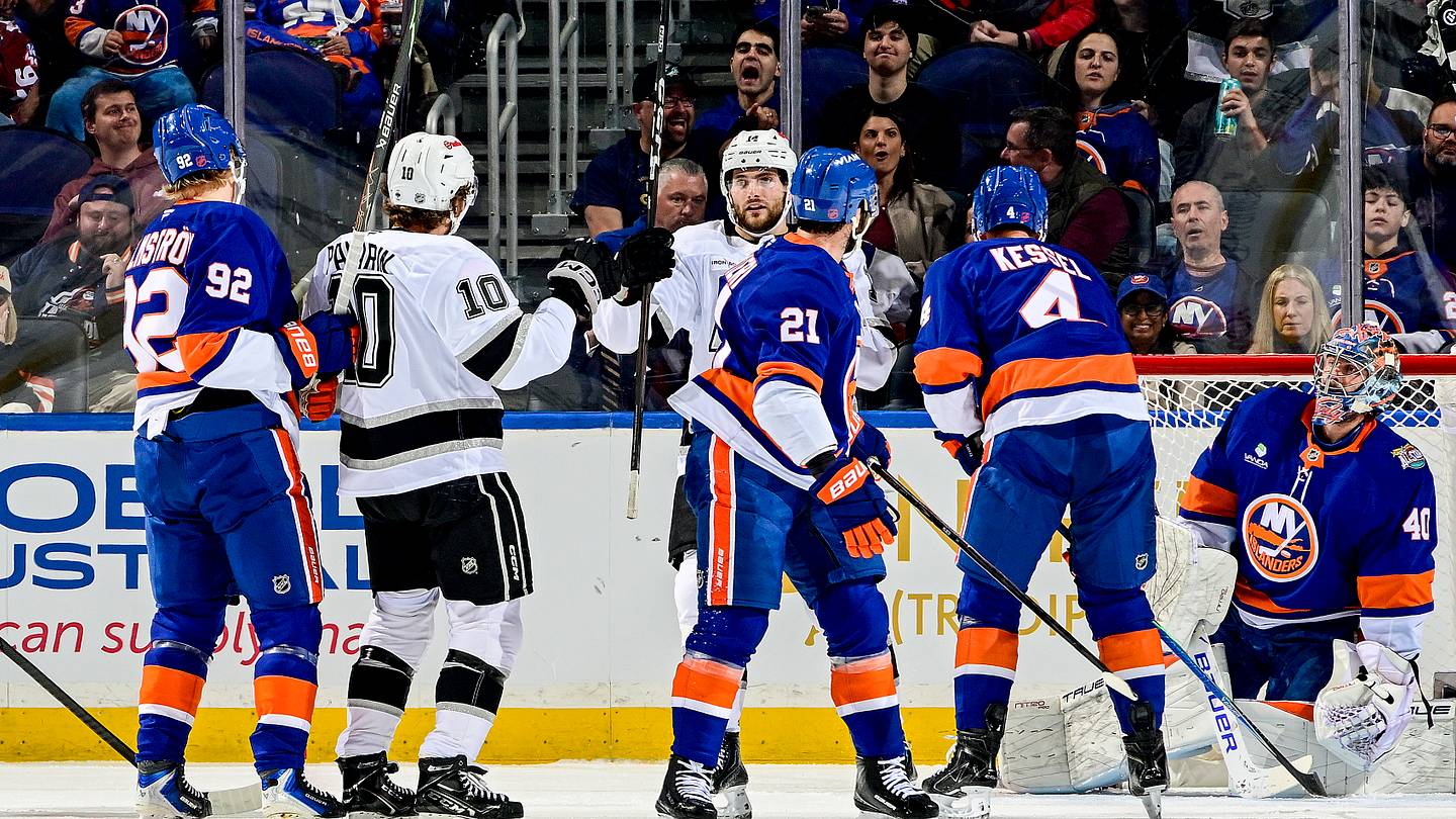 Los Angeles Kings v New York Islanders