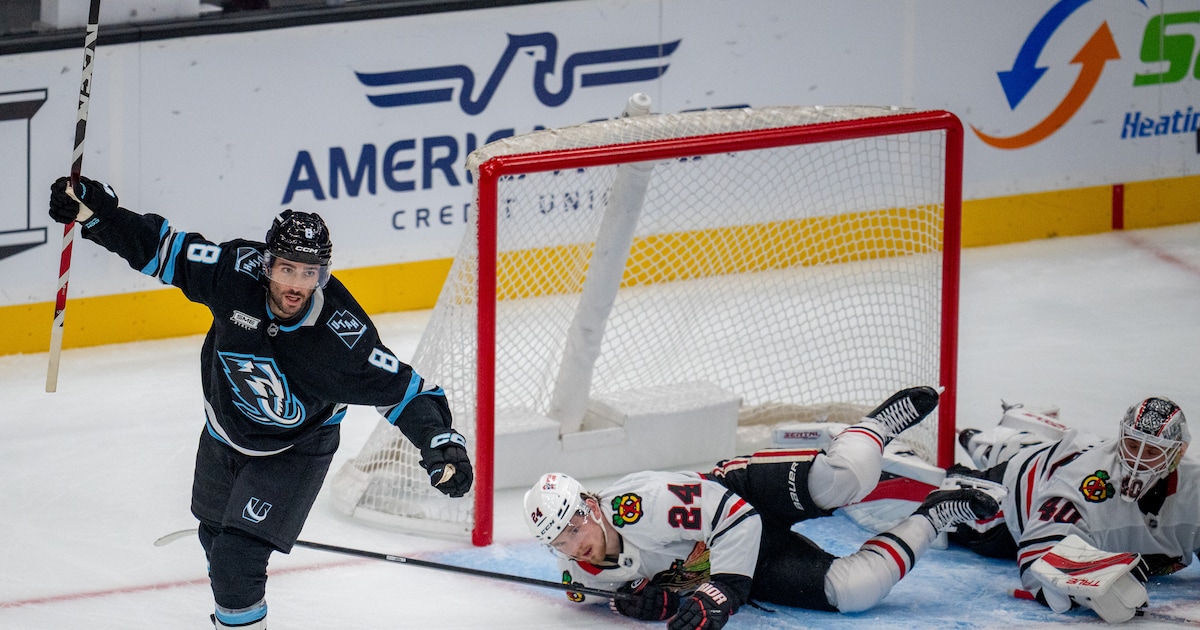 Mammoth open season with 6-0 win over Blackhawks