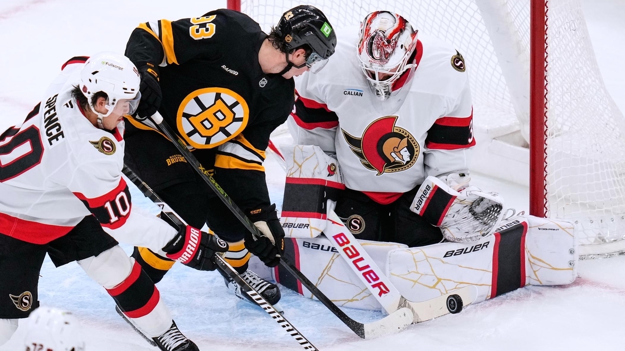 Senators goalie Linus Ullmark leaves game at the Bruins after two periods