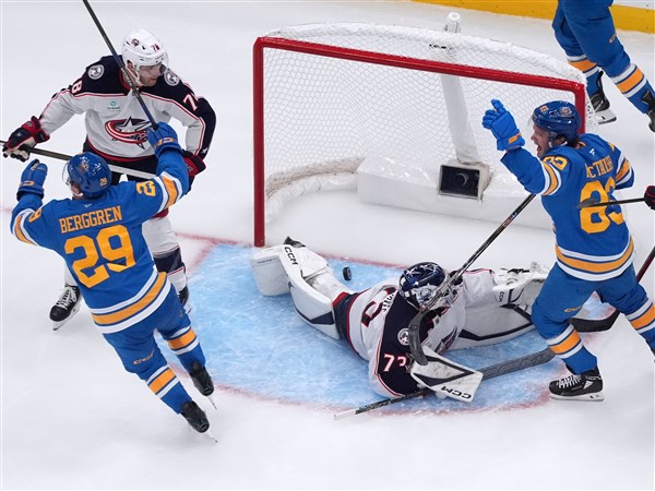 Snuggerud, Holloway lift Blues to 5-3 victory over Blue Jackets