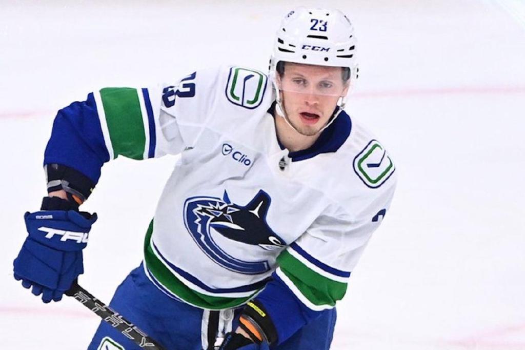 Tkachuk nets 3 as Florida Panthers rally to edge Vancouver Canucks 3-2