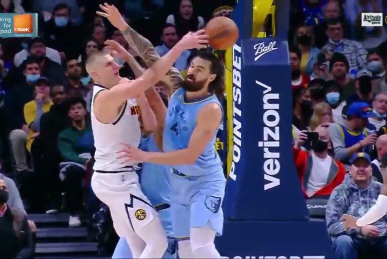 You Wouldn't Guess Who Jokic Passed To 🤯