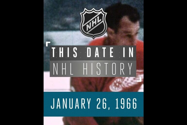 Howe's 1,300th game | This Date in History #shorts