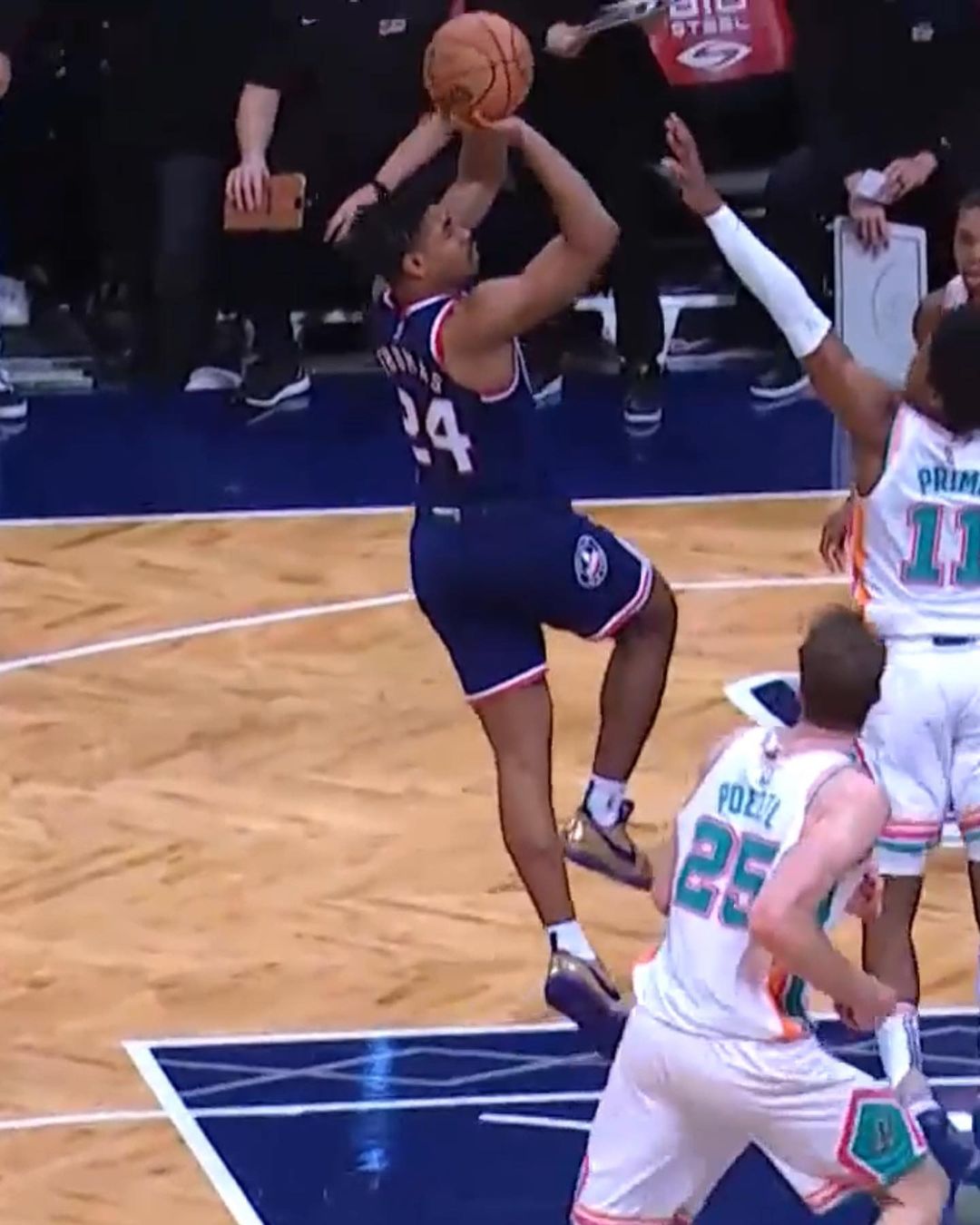 @brooklynnets rookie @cam.__thomas gets into the lane for the game-winning float...