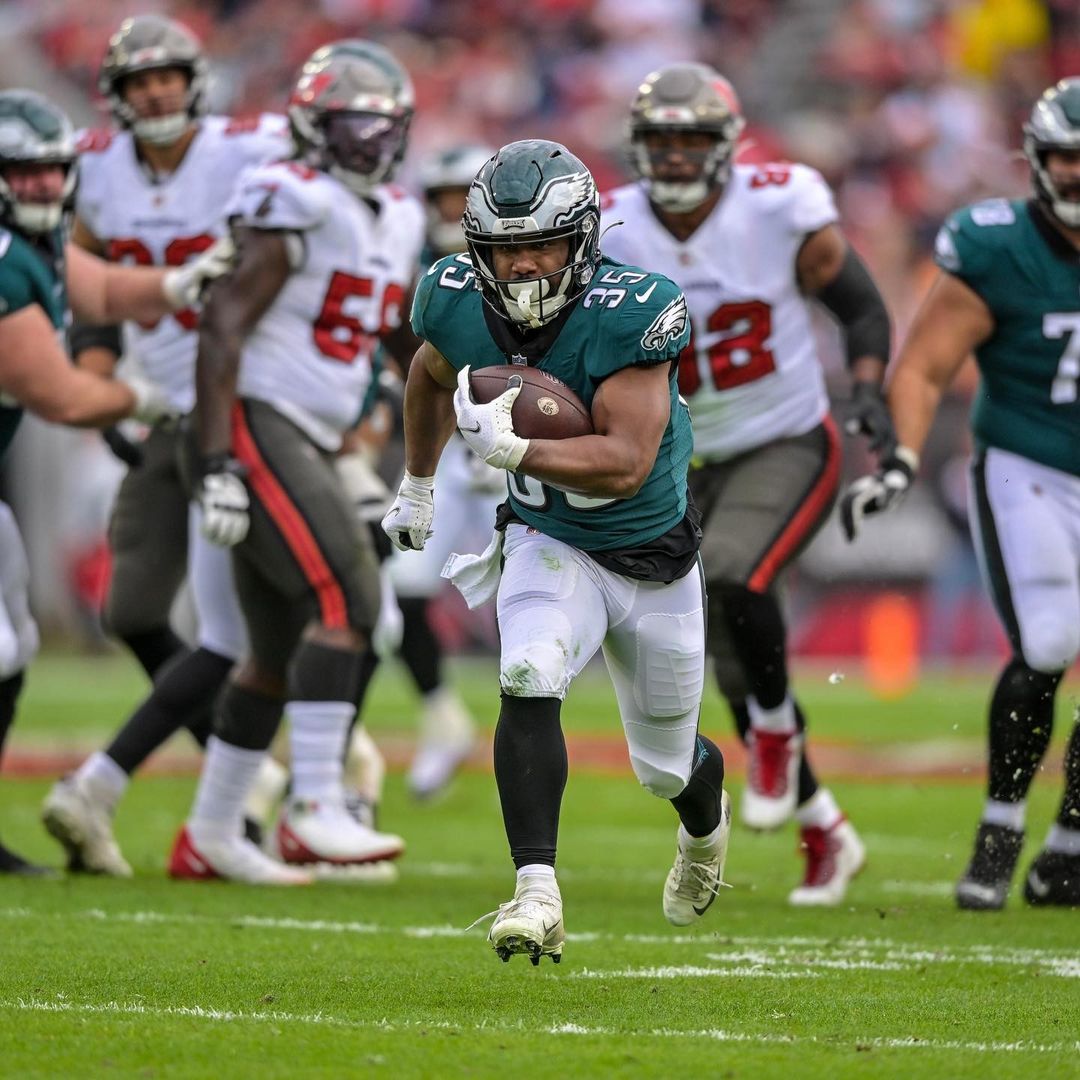 @bnsvi_ finds the end zone

#PHIvsTB | #FlyEaglesFly...