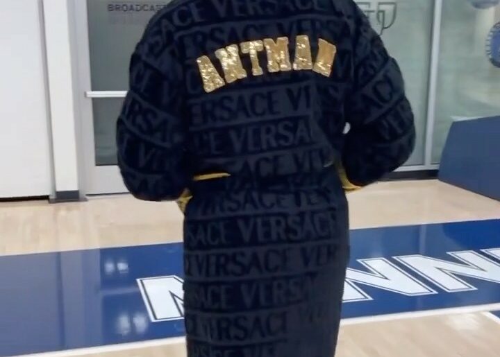 custom robe for A1 today  (via @c_hines33 )...