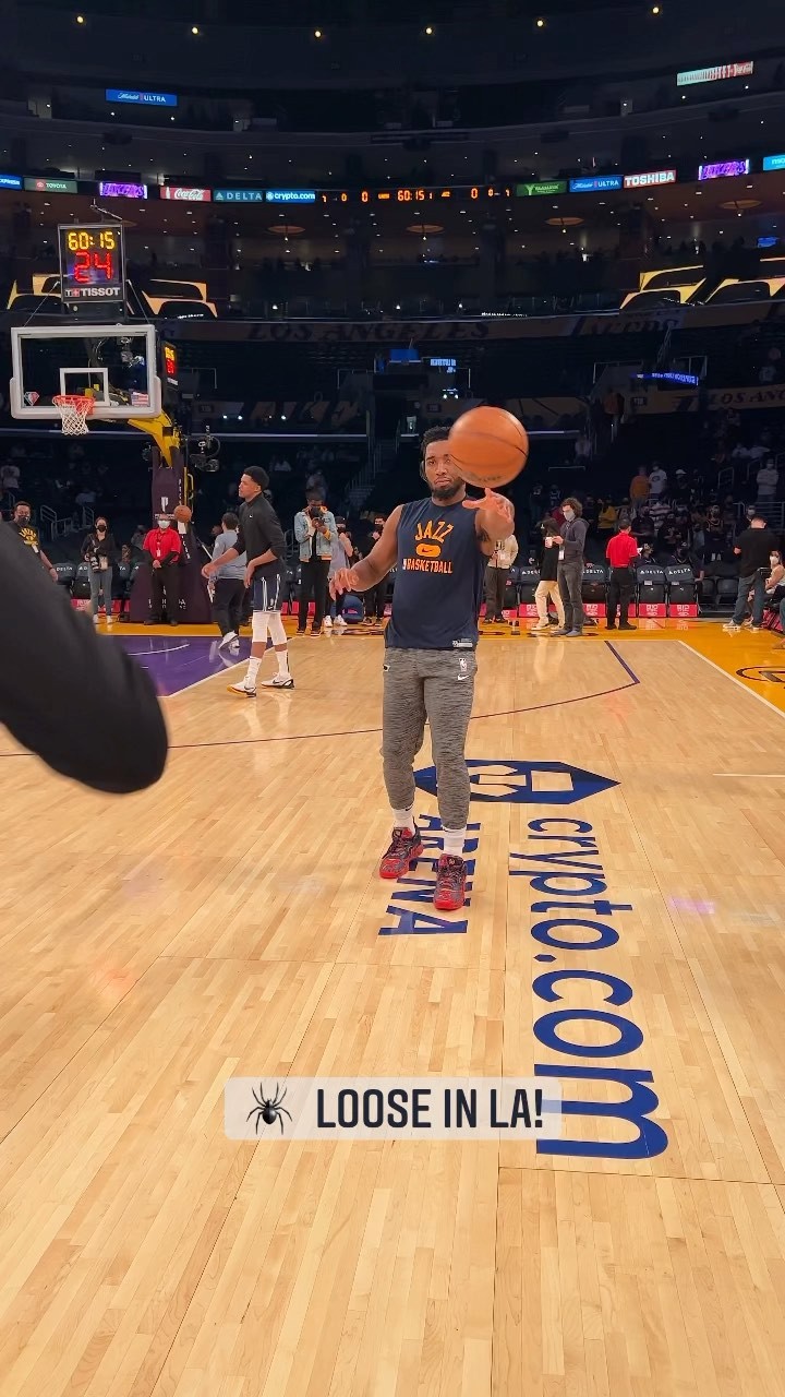 @spidadmitchell gets loose for @utahjazz action in LA on @nbatv! ...
