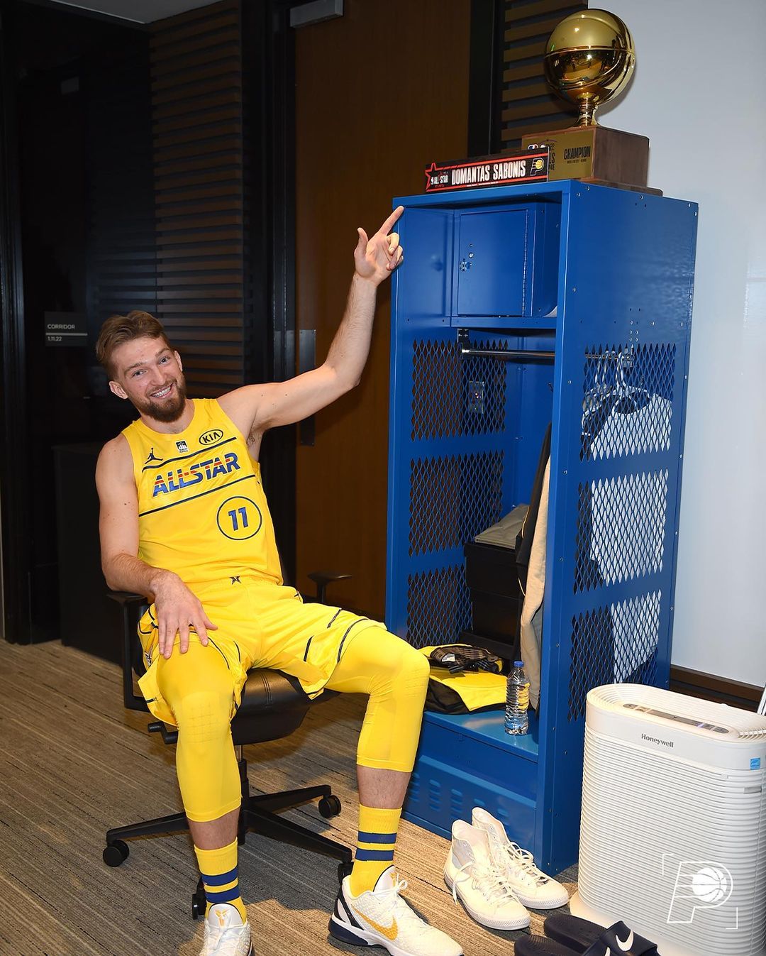 TBT to the past two All-Star Games 

votes count DOUBLE today! let’s make @dsabo...