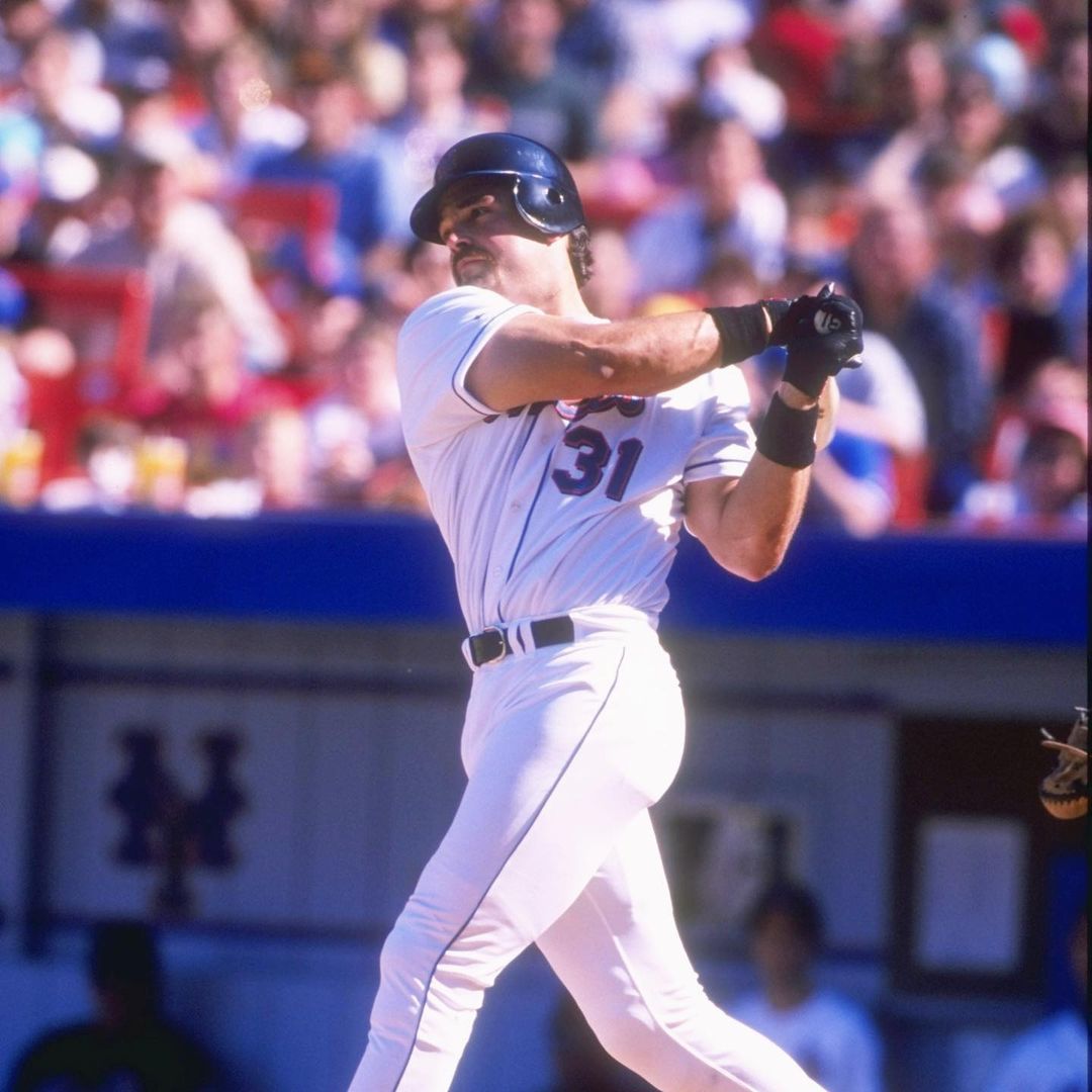 #TBT to when @mikepiazza31 hit a baseball out of Shea Stadium. ...