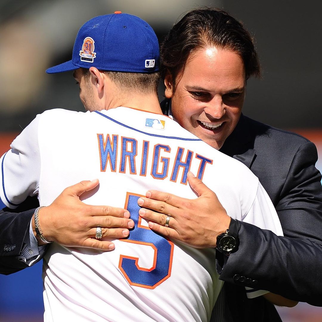 Some #Mets hugs for #NationalHuggingDay. ...