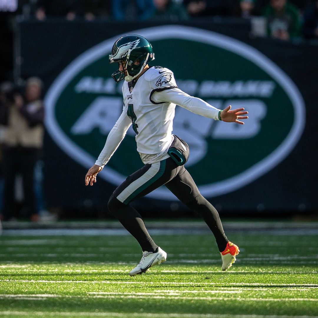 Double tap to wish @jelliott46 a happy birthday! 

#FlyEaglesFly...