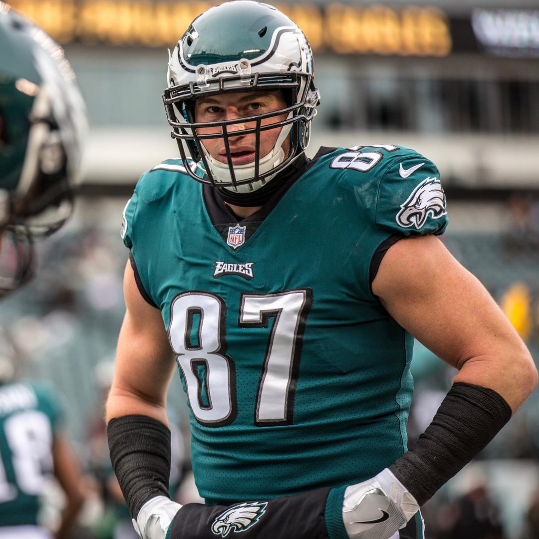 Help us wish @brentcelek a happy birthday! 

#FlyEaglesFly...