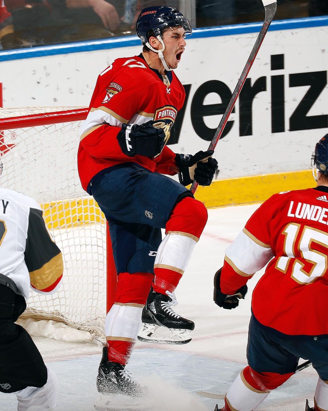 a marchy celly >>>...